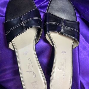 Fioni Slides, size 8.5